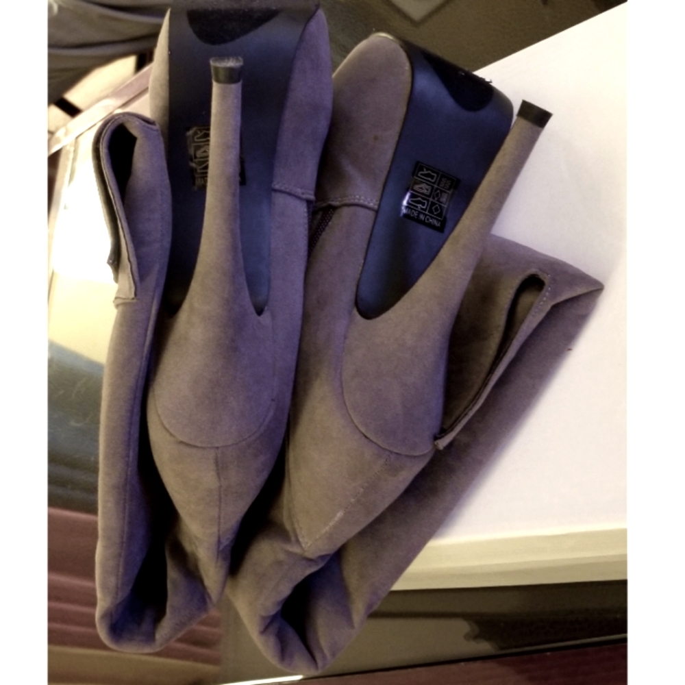 Women's Knee High, Heel Suede Boots - Picture 2 of 5